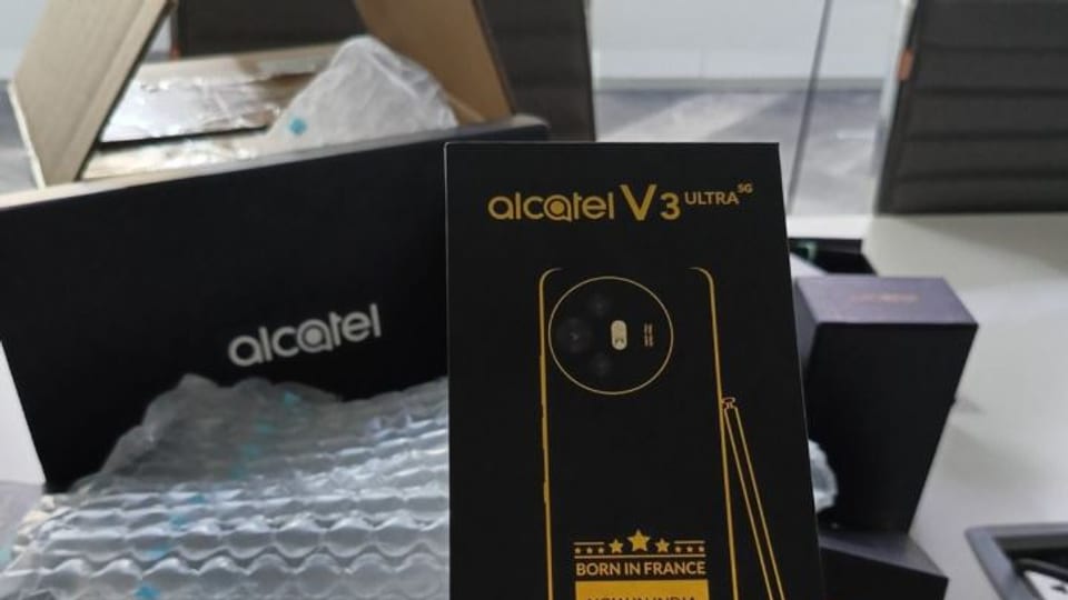 آلکاتل با V3 Ultra 5G بازمی‌گردد: رقابت در بازار گوشی‌های مقرون‌به‌صرفه