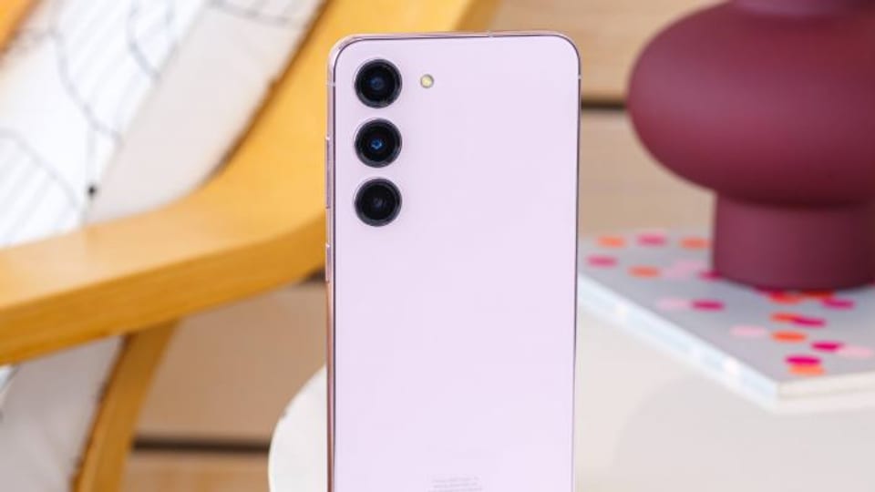 آپدیت One UI 8 برای گلکسی S23 متوقف شد؛ دلیل این تصمیم ناگهانی چیست