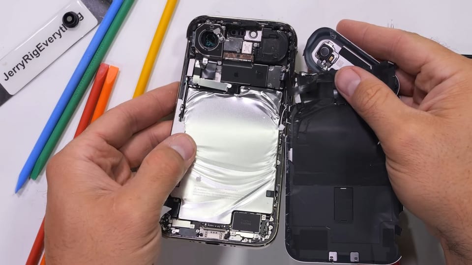 آیفون ایر زیر ذرهبین: معماری داخلی پیچیده و پورت USB-C با پرینتر سهبعدی تیتانیومی فاش شد