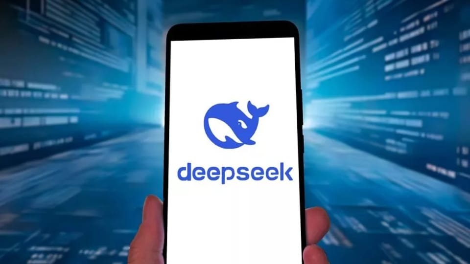 اپلیکیشن DeepSeek در آیفون اطلاعات کاربران را بدون رمزنگاری به سرورهای خود ارسال میکند