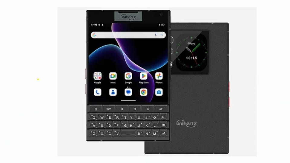بازگشت پاسپورتگونه بلکبری با اندروید ۱۵؛ Titan 2 با تخفیف هالووین عرضه شد