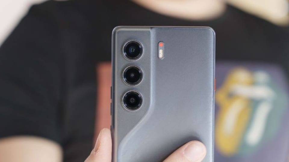 با Tecno Camon 40 Pro 5G، آینده در دستان شماست: جعبه‌گشایی یک شاهکار!