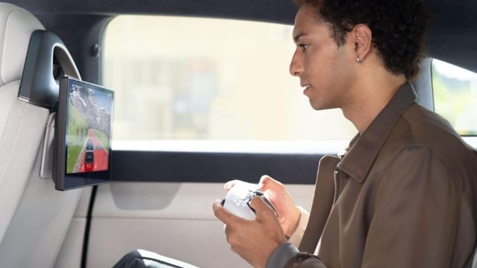 تجربه بازی پلیاستیشن روی خودرو؛ آفیلا نخستین خودروی مجهز به PS Remote Play