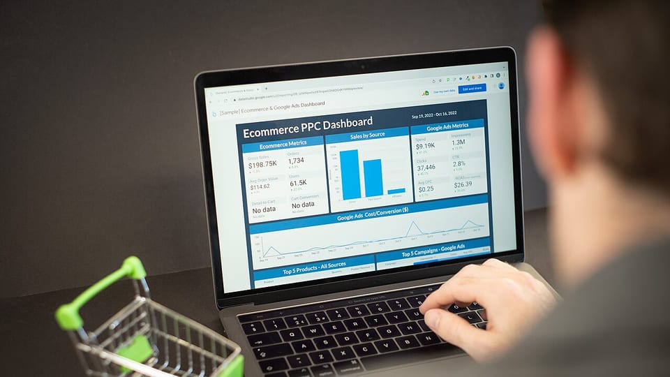 تحلیل نوسانات فروش پلتفرم‌های آنلاین؛ آیا قطعی اینترنت تنها مقصر افت بازار است؟