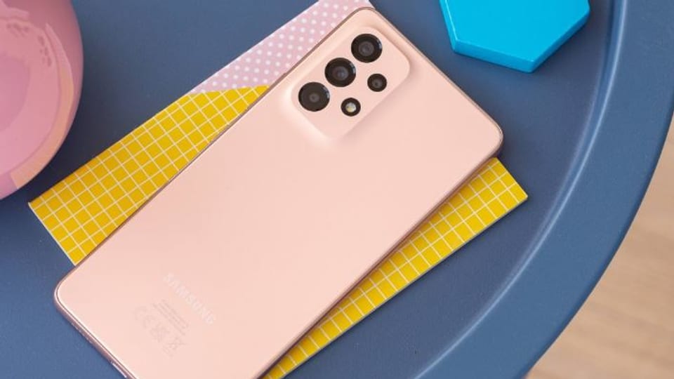 سامسونگ انتشار آپدیت پایدار One UI 8 را برای 7 مدل گوشی دیگر گسترش داد؛ میانردههای محبوب در لیست