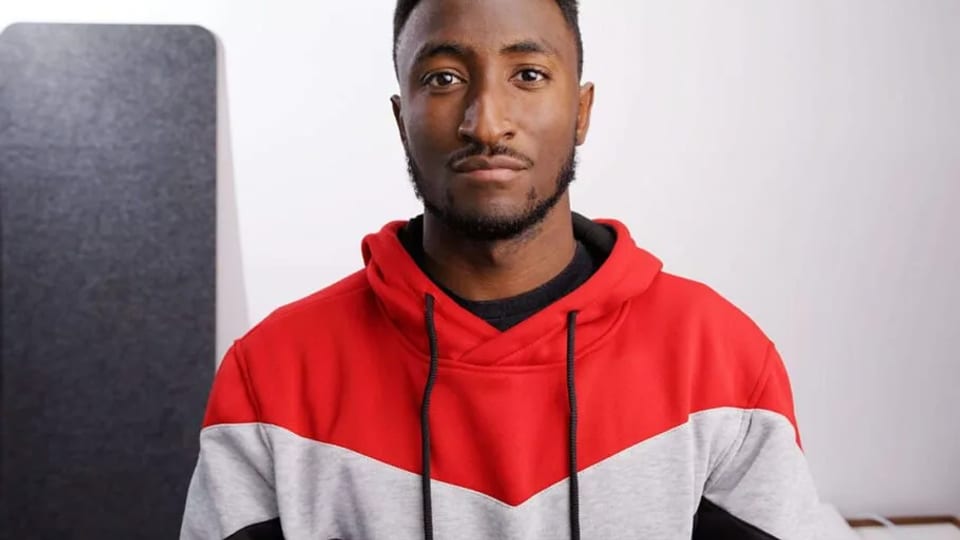 موبایل رؤیایی MKBHD: ترکیب گلکسی S24 اولترا و آیفون 16 پرو با چه مشخصات و قیمتی؟