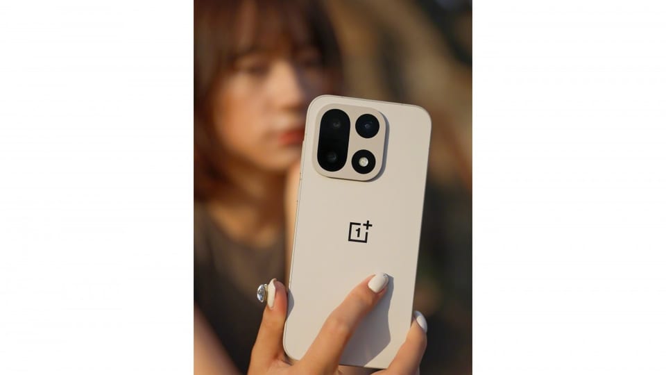 نبرد سنسورها آغاز شد: مقایسه دوربینهای OnePlus 15 و Realme GT 8 Pro