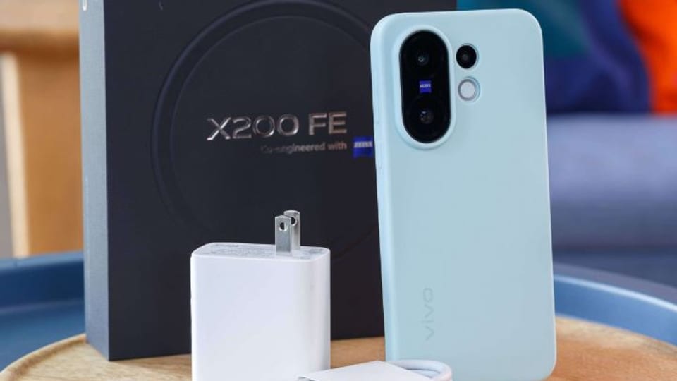 ویوو X200 FE: مینی پرچمداری با باتری عظیم 6500 میلی‌آمپرساعتی در راه بررسی