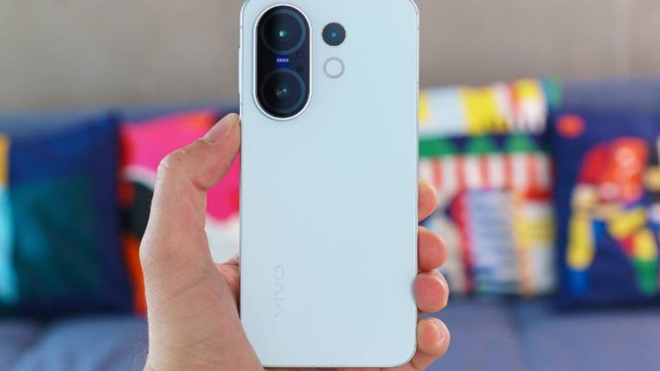 ویوو X200T با طراحی غیرمعمول و نوستالژیک به بازار بازمی‌گردد