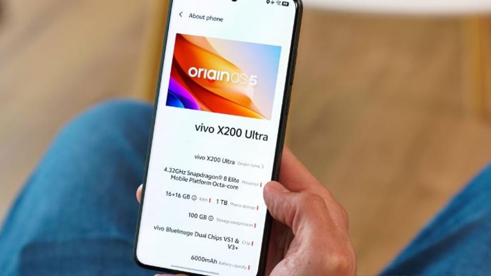 ویوو X300 Ultra لو رفت؛ پادشاه دوربین با نمایشگر تخت و باتری غول‌پیکر