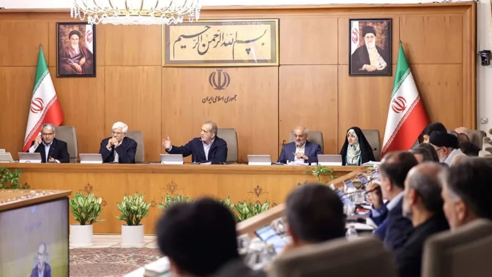 پزشکیان: رفع فیلترینگ به معنای بیقانونی نیست