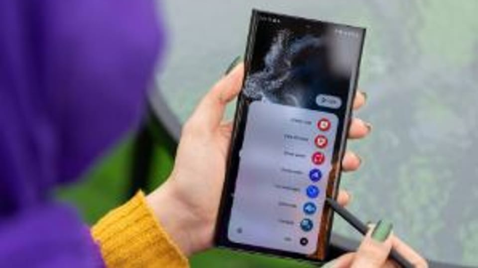 کاربران قدیمی گلکسی S22 خوشحال باشید؛ آپدیت بزرگ One UI 8 مبتنی بر اندروید ۱۶ منتشر شد