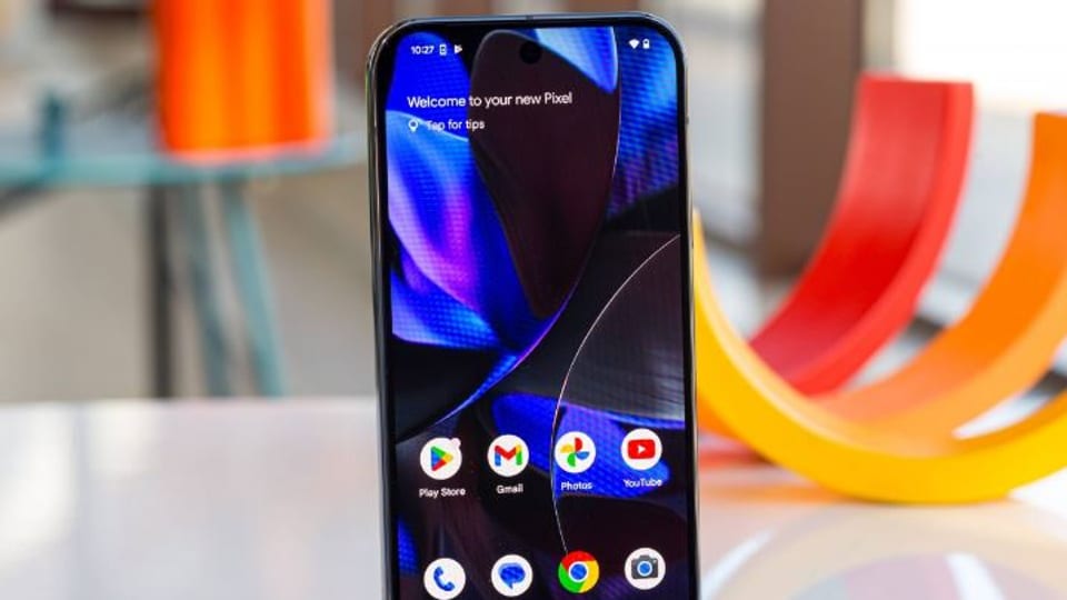 گوگل چه رازی در آستین دارد؟ Pixel 10 با نمایشگری دوستدار چشم معرفی میشود