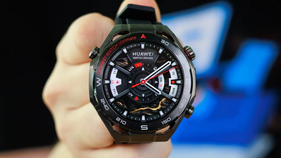 Huawei Watch Ultimate 2 بررسی شد: نمایشگر ۳۵۰۰ نیت، ارتباط زیرآبی و مقاومت تا عمق ۱۵۰ متر