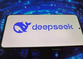 DeepSeek: غول جدید هوش مصنوعی که اپ استور را تسخیر کرد