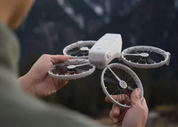 پهپاد جیبی DJI Flip: فیلمبرداری هوایی با کیفیتی جدید
