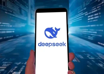اپلیکیشن DeepSeek در آیفون اطلاعات کاربران را بدون رمزنگاری به سرورهای خود ارسال می‌کند
