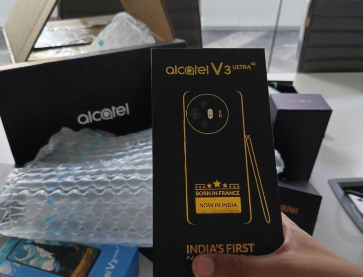 آلکاتل با V3 Ultra 5G بازمیگردد: رقابت در بازار گوشیهای مقرونبهصرفه