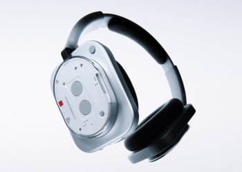 هدفون Nothing Headphone (1): ورود پرچمدار ناتینگ با طراحی شفاف و 80 ساعت شارژدهی