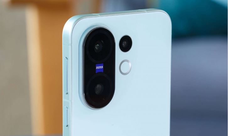 ویوو X200 FE: مینی پرچمداری با باتری عظیم 6500 میلی‌آمپرساعتی در راه بررسی