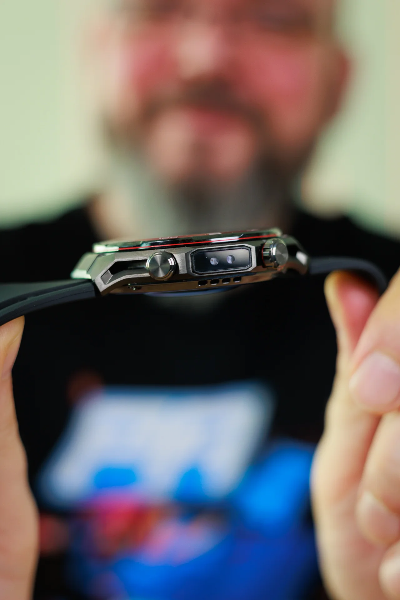 Huawei Watch Ultimate 2 بررسی شد: نمایشگر ۳۵۰۰ نیت، ارتباط زیرآبی و مقاومت تا عمق ۱۵۰ متر