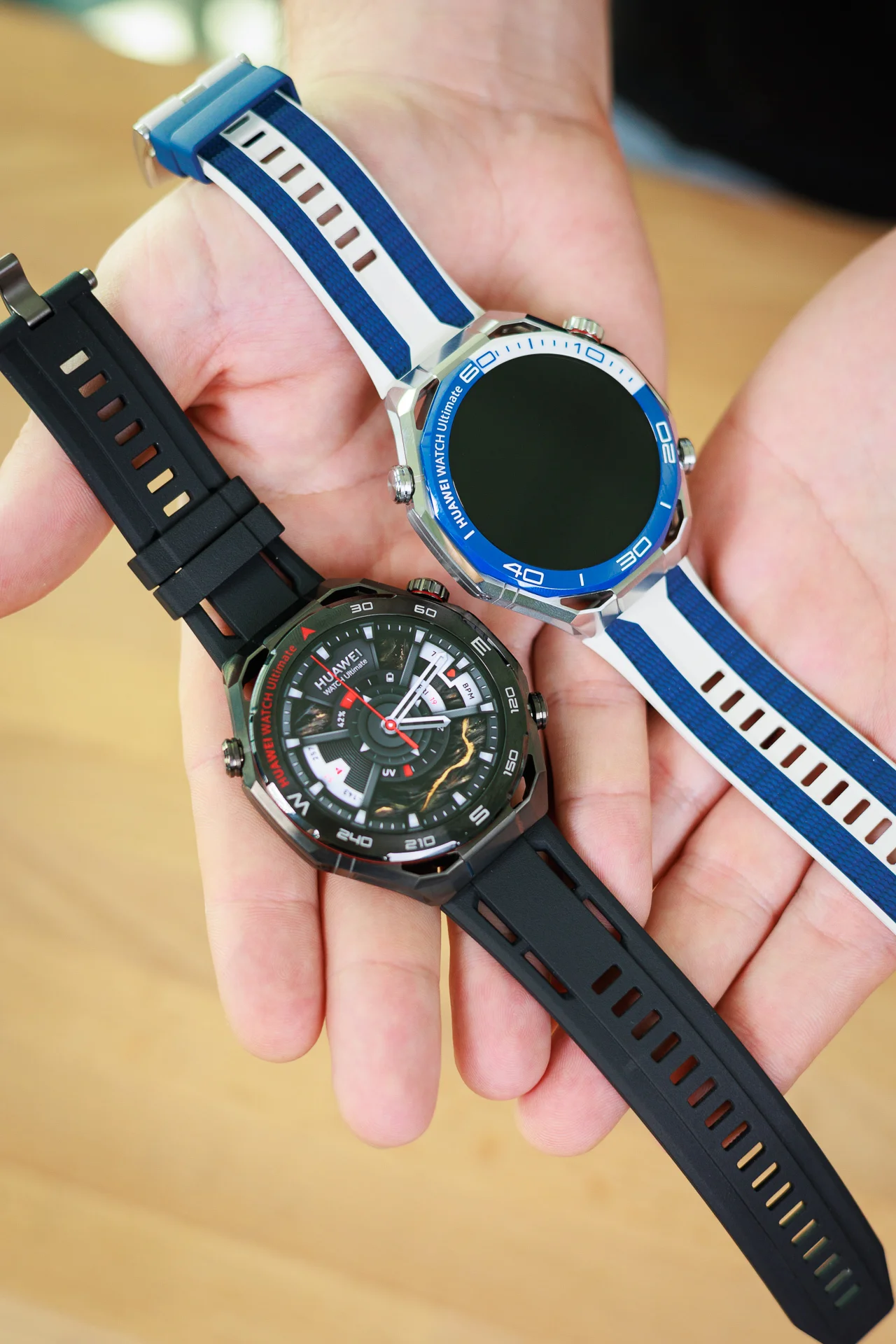 Huawei Watch Ultimate 2 بررسی شد: نمایشگر ۳۵۰۰ نیت، ارتباط زیرآبی و مقاومت تا عمق ۱۵۰ متر