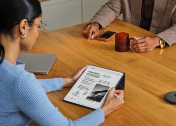آمازون Kindle Scribe رنگی و فوق‌باریک را معرفی کرد؛ کتاب‌خوان‌ها وارد عصر جدید می‌شوند