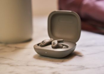 Beats از هدفون Powerbeats Fit مخصوص ورزشکاران رونمایی کرد؛ طراحی بال‌شکل و ۳۰ ساعت شارژ