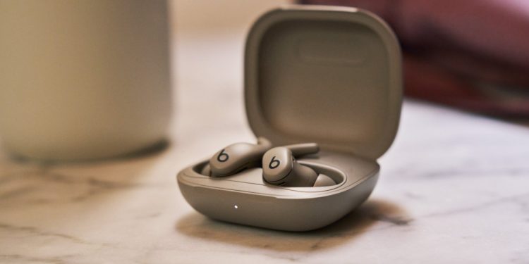 Beats از هدفون Powerbeats Fit مخصوص ورزشکاران رونمایی کرد؛ طراحی بالشکل و ۳۰ ساعت شارژ