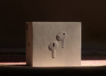 بررسی AirPods Pro 3؛ عملکرد درخشان در حذف نویز، اما نه در راحتی