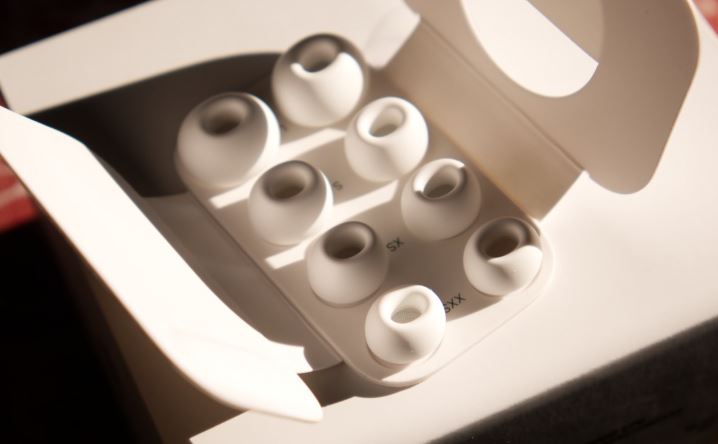 بررسی AirPods Pro 3؛ عملکرد درخشان در حذف نویز، اما نه در راحتی