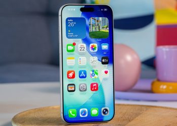 iOS 26.1 منتشر شد؛ قابلیت‌های کلیدی شامل قفل دوربین صفحه لاک در دسترس کاربران