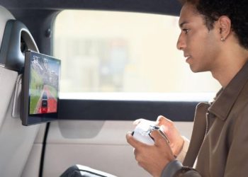 تجربه بازی پلی‌استیشن روی خودرو؛ آفیلا نخستین خودروی مجهز به PS Remote Play
